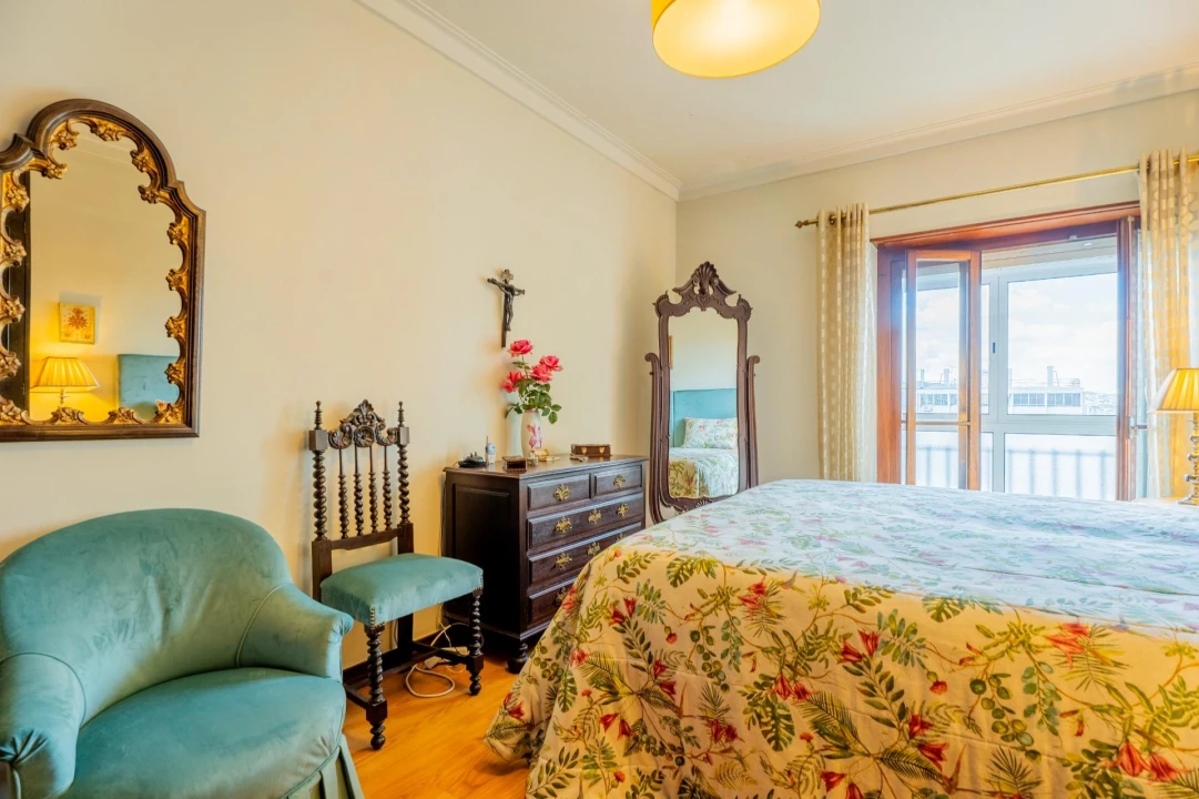 Apartamento T5 para Venda em Lumiar Foto 6