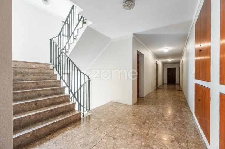 Apartamento T1 para Venda em Paranhos Foto 5