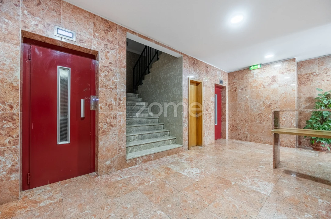 Apartamento T1 para Venda em Paranhos Foto 4