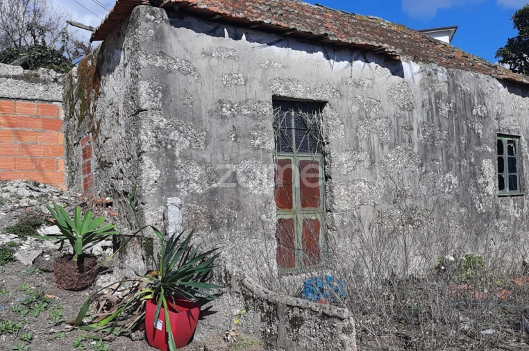 Moradia T2 para Venda em Lordelo