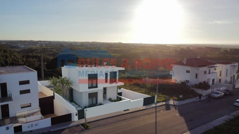 Moradia T4 para Venda em Atouguia da Baleia
