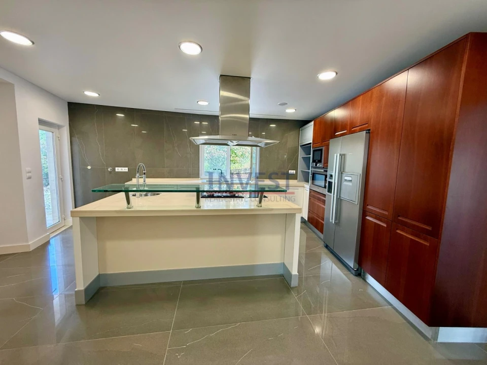 Moradia T4 para Venda em Queluz e Belas Foto 10