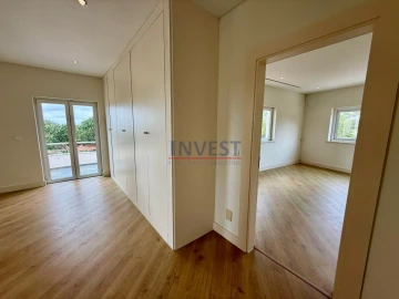 Moradia T4 para Venda em Queluz e Belas