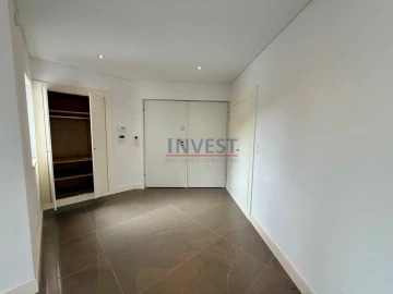 Moradia T4 para Venda em Queluz e Belas