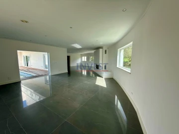 Moradia T4 para Venda em Queluz e Belas