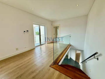 Moradia T4 para Venda em Queluz e Belas