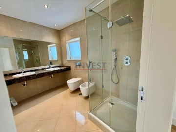 Moradia T4 para Venda em Queluz e Belas