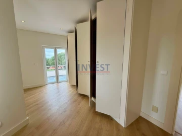 Moradia T4 para Venda em Queluz e Belas