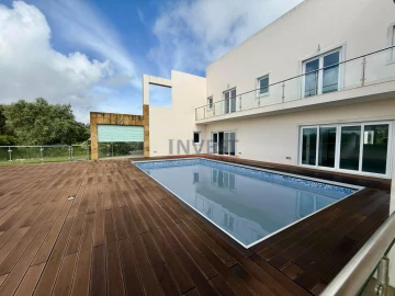 Moradia T4 para Venda em Queluz e Belas