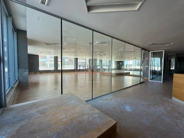 Loja para Arrendamento em Parque das Nações