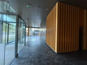 Loja para Arrendamento em Parque das Nações