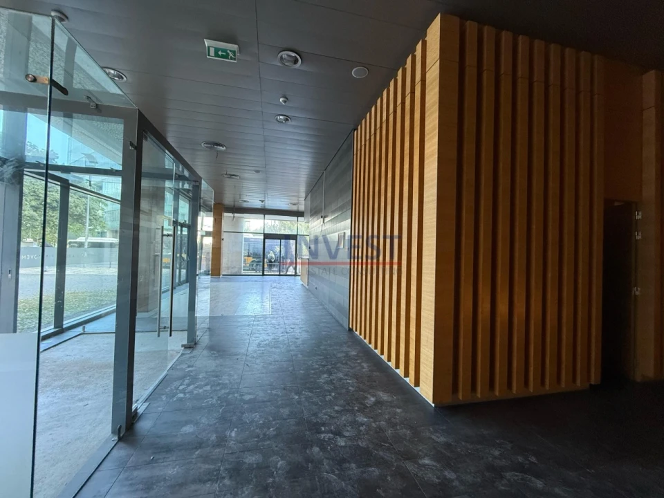 Loja para Venda em Parque das Nações Foto 1