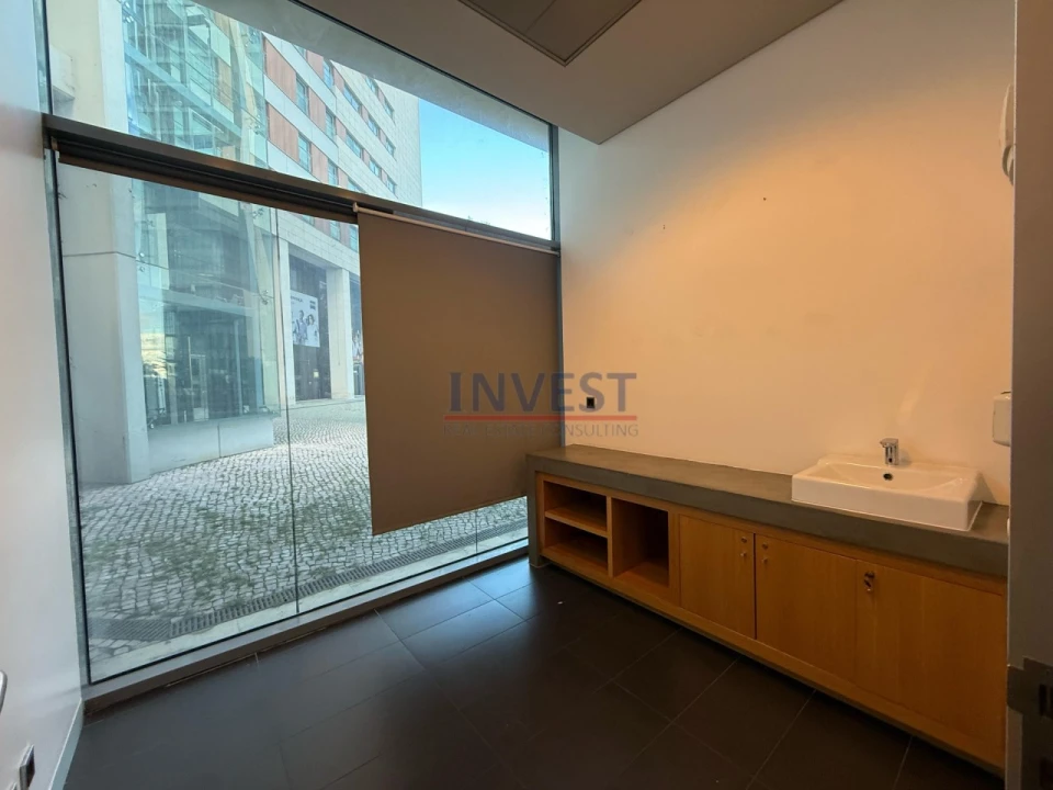 Loja para Venda em Parque das Nações Foto 27