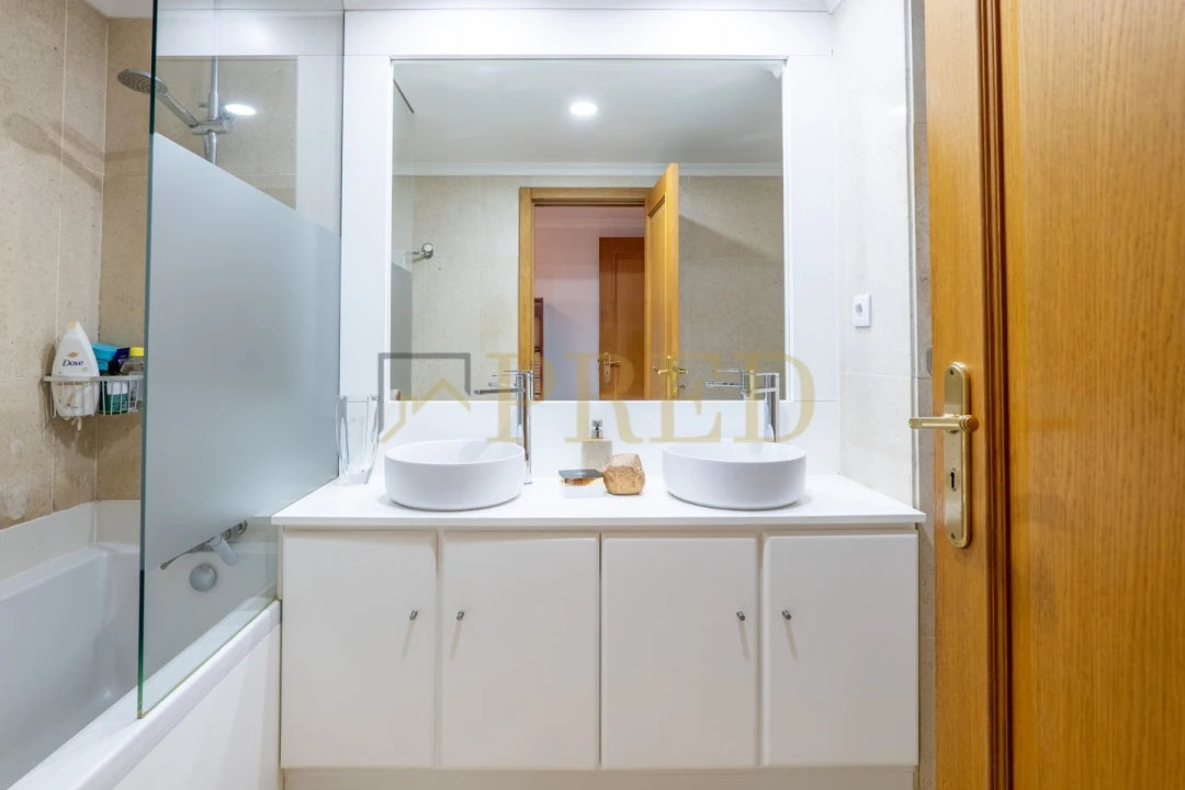 Apartamento T3 para Venda em Mafamude e Vilar do Paraíso Foto 27