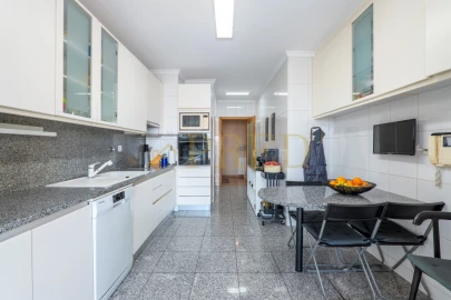 Apartamento T3 para Venda em Mafamude e Vilar do Paraíso