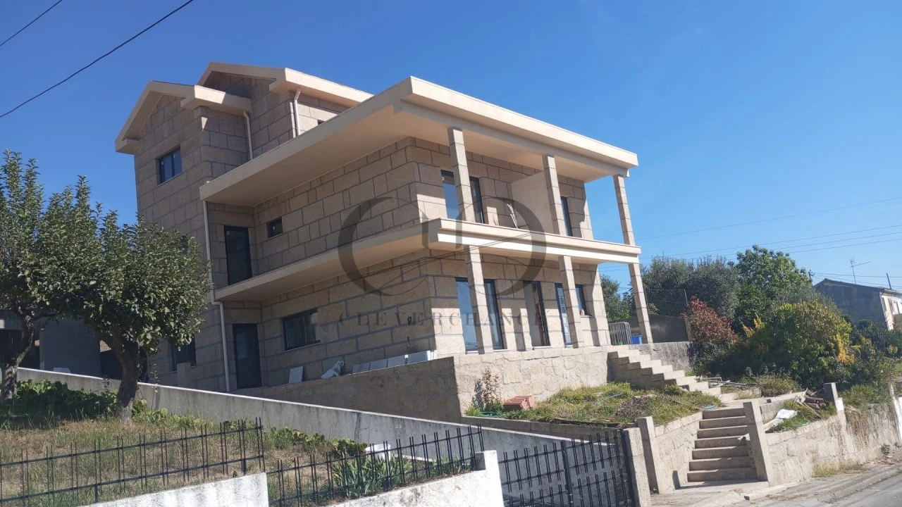 Apartamento T2 para Venda em Fafe Foto 2