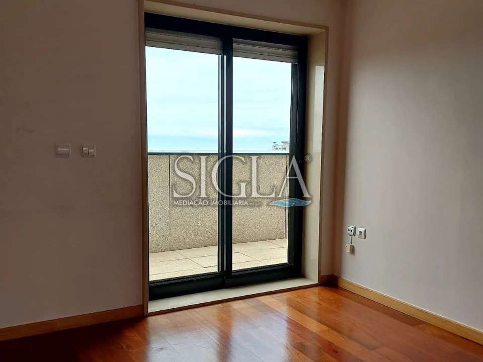 Apartamento T2 para Arrendamento em Mafamude e Vilar do Paraíso Foto 21