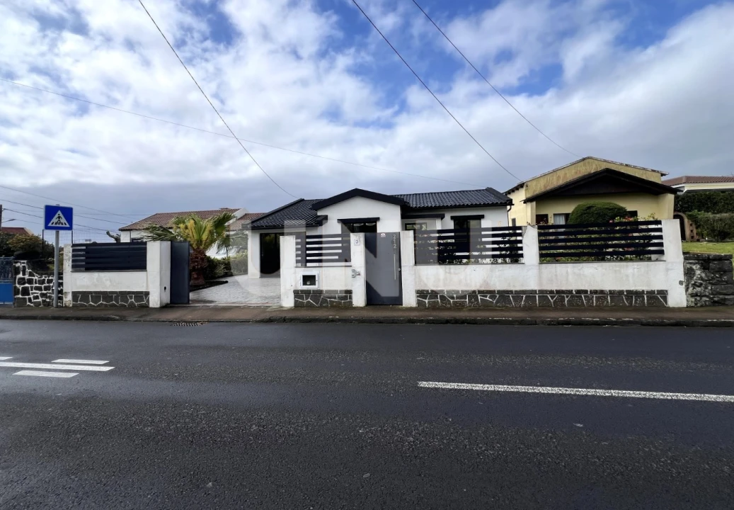 Moradia T3 para Venda em Rosto do Cão (Livramento) Foto 2