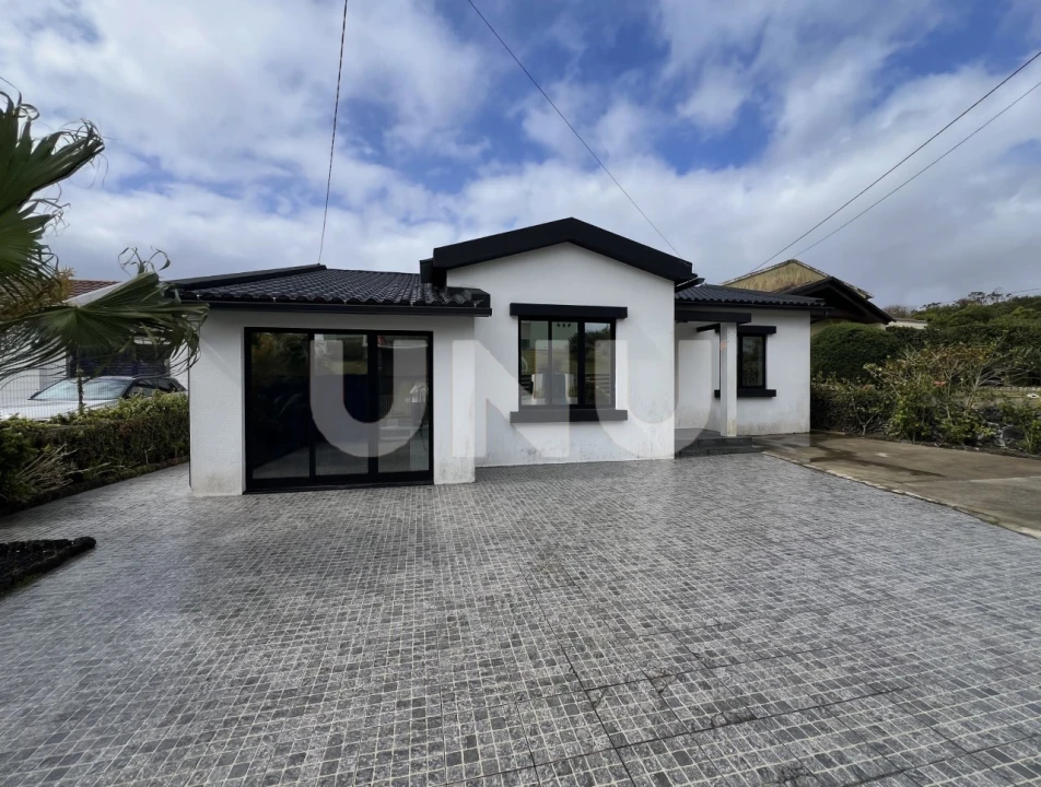 Moradia T3 para Venda em Rosto do Cão (Livramento) Foto 1