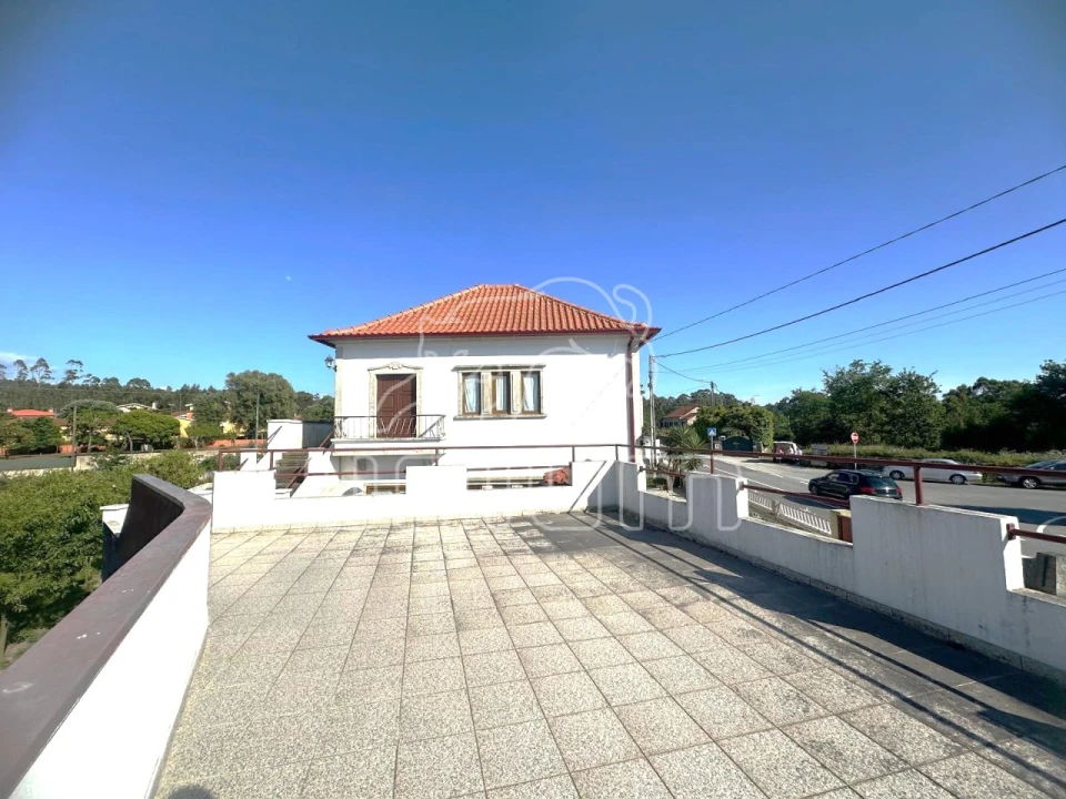 Moradia T5 para Venda em Mazarefes e Vila Fria Foto 3