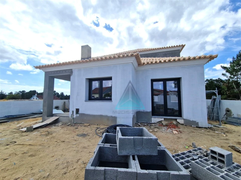 Moradia T4 para Venda em Fernao Ferro Foto 1