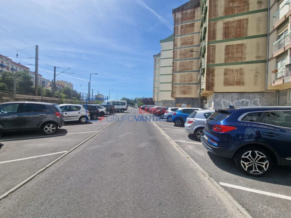 Apartamento T2 para Venda em Agualva e Mira-Sintra Foto 24