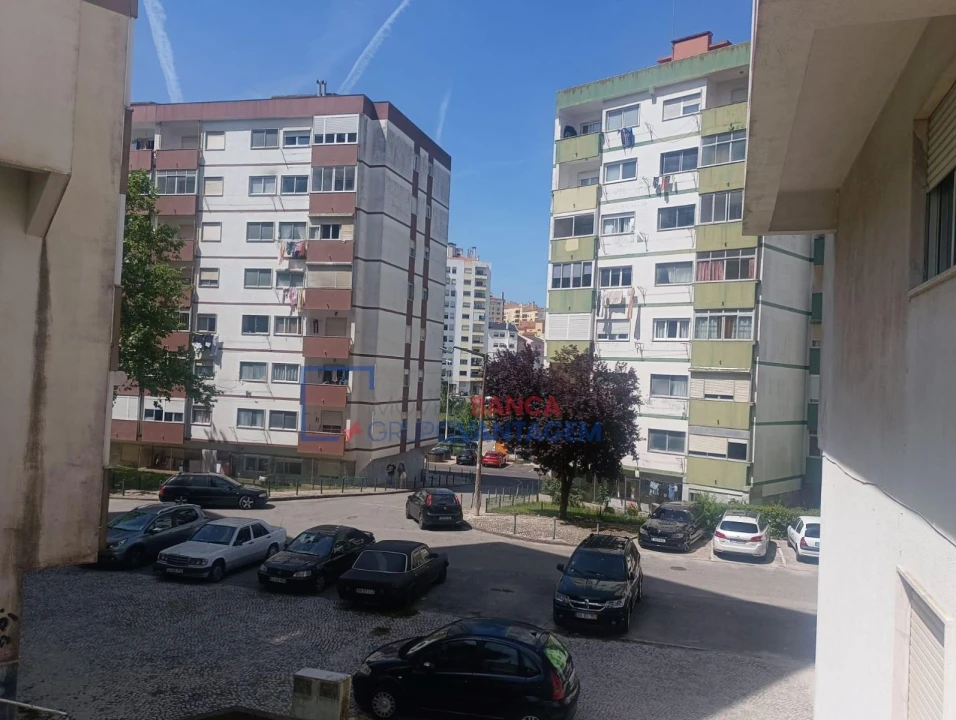 Apartamento T2 para Venda em Agualva e Mira-Sintra Foto 27