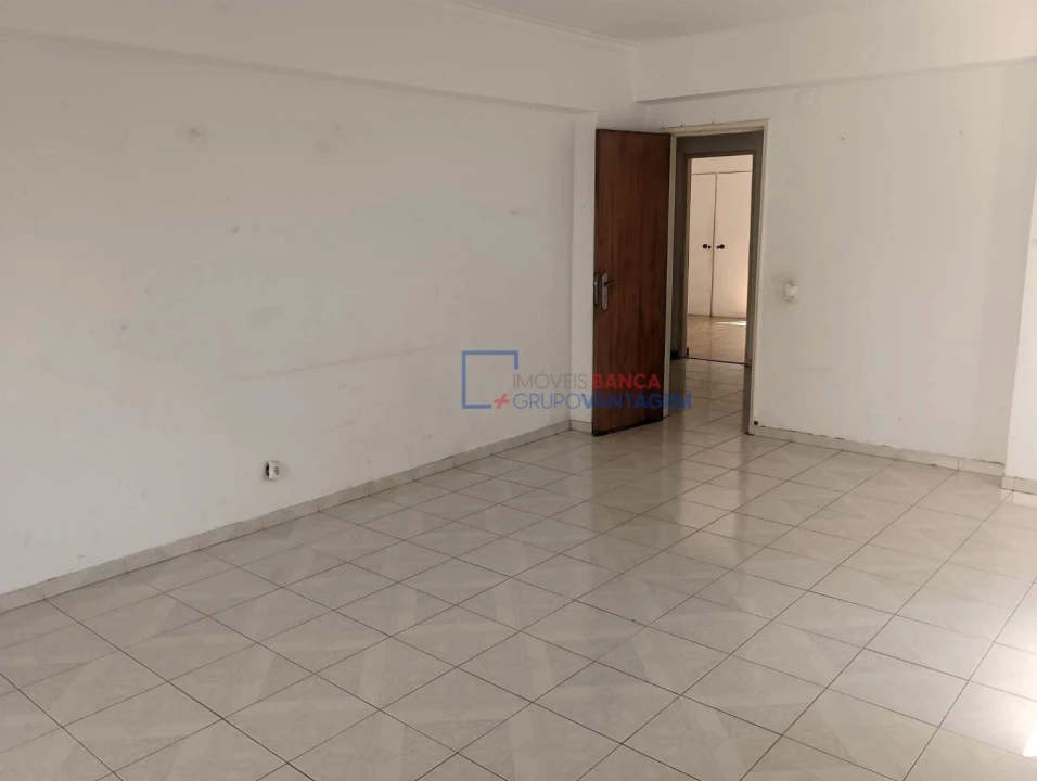 Apartamento T2 para Venda em Agualva e Mira-Sintra Foto 11