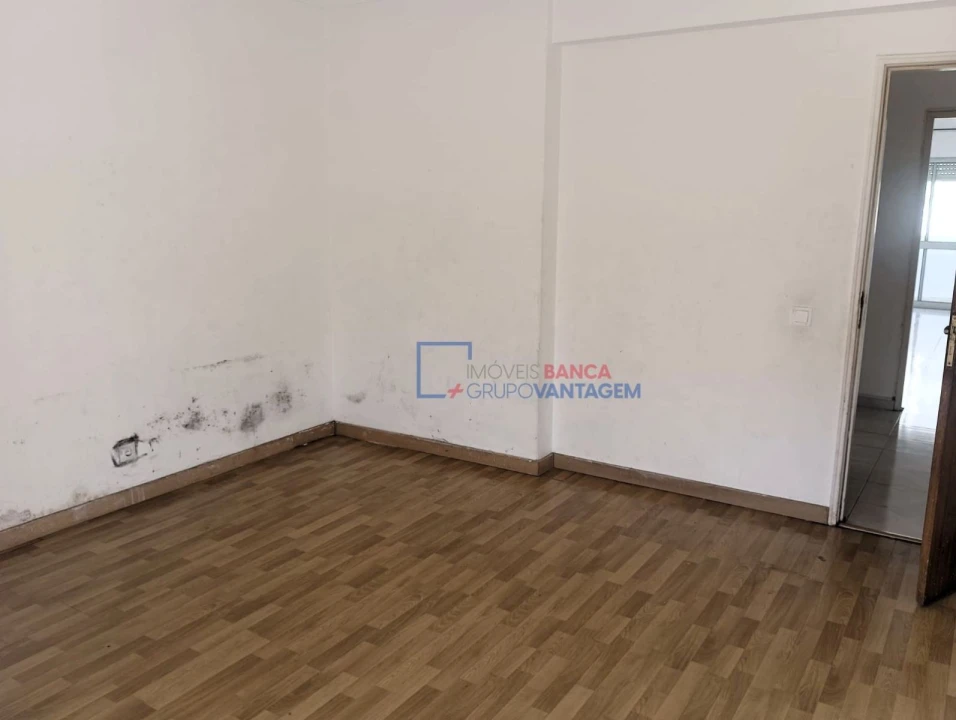 Apartamento T2 para Venda em Agualva e Mira-Sintra Foto 17