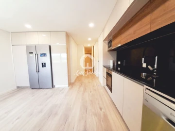 Apartamento T3 para Venda em Vila Nova de Famalicão e Calendário