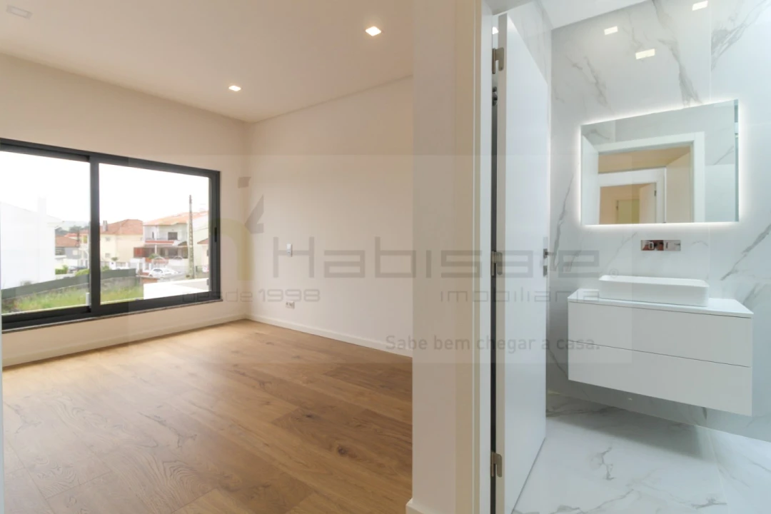 Moradia T4 para Venda em Loures Foto 29