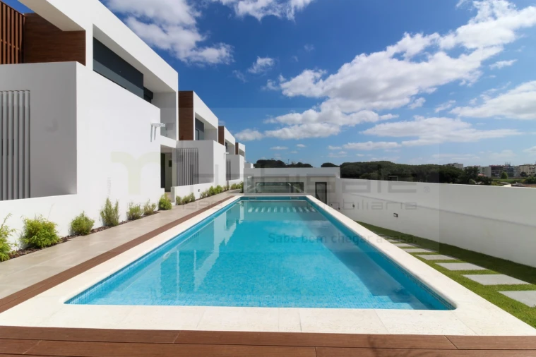 Moradia T4 para Venda em Loures Foto 2