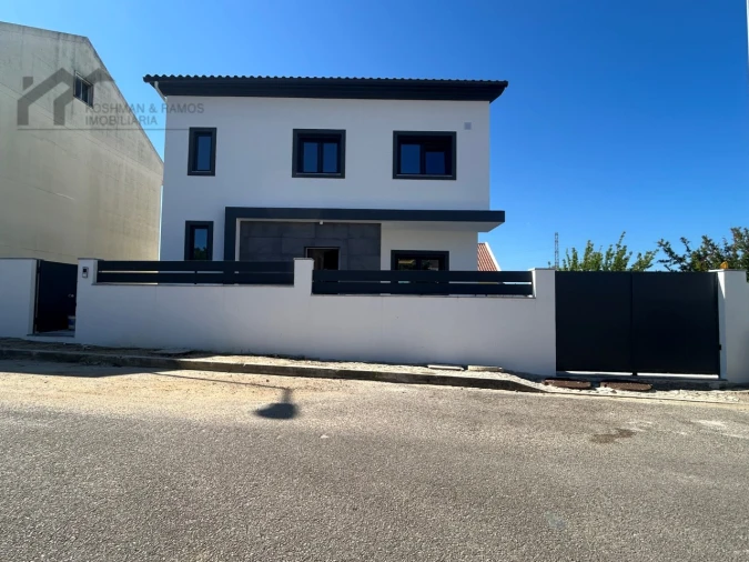 Moradia T3 para Venda em Caparica e Trafaria Foto 4