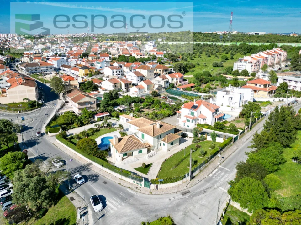 Moradia T4 para Venda em Póvoa de Santa Iria e Forte da Casa Foto 9