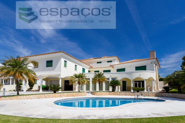 Moradia T4 para Venda em Póvoa de Santa Iria e Forte da Casa Foto 1