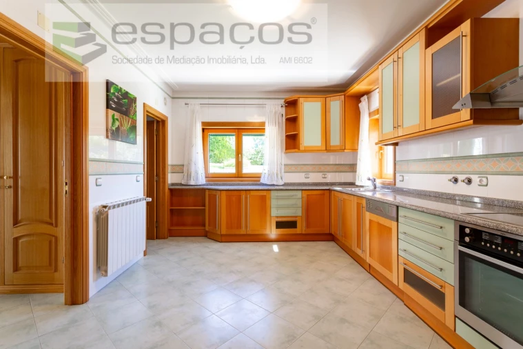 Moradia T4 para Venda em Póvoa de Santa Iria e Forte da Casa Foto 2