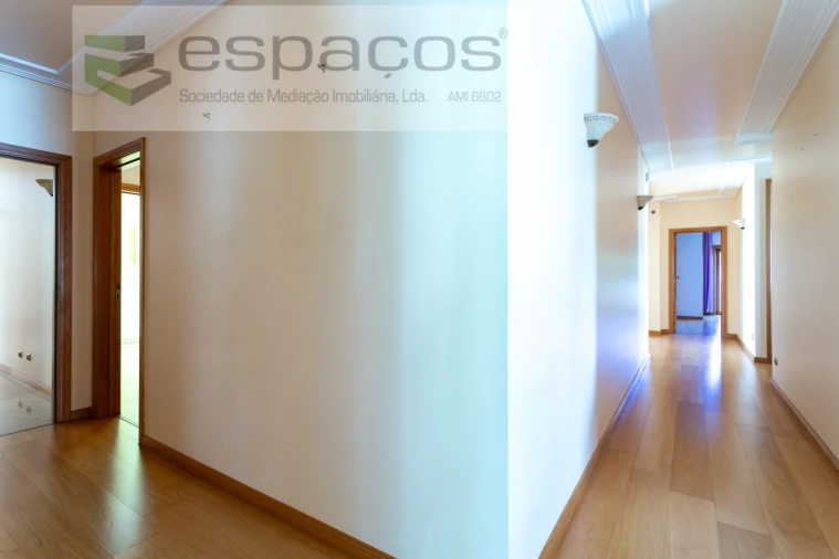 Moradia T4 para Venda em Póvoa de Santa Iria e Forte da Casa Foto 35