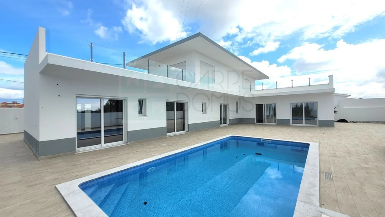 Moradia T4 para Venda em Altura Foto 3