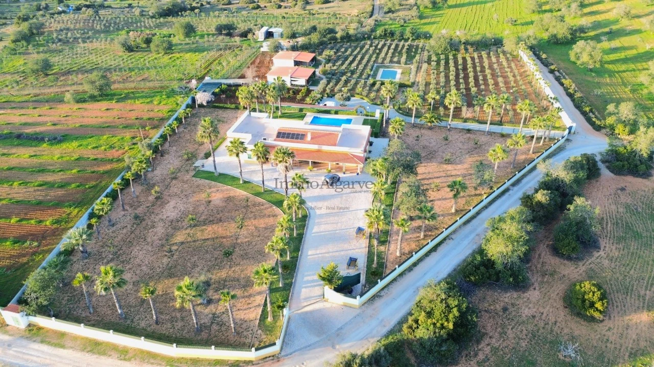 Moradia T5 para Venda em Guia Foto 1