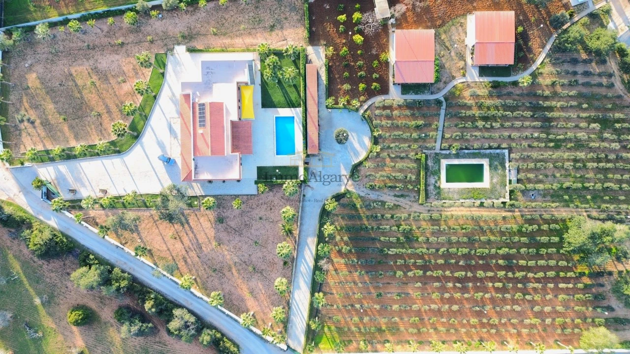 Moradia T5 para Venda em Guia Foto 4