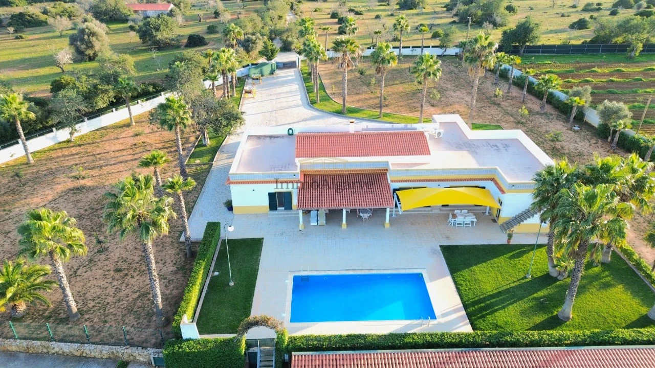 Moradia T5 para Venda em Guia Foto 6