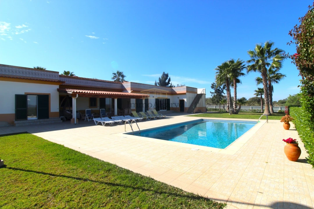 Moradia T5 para Venda em Guia Foto 17