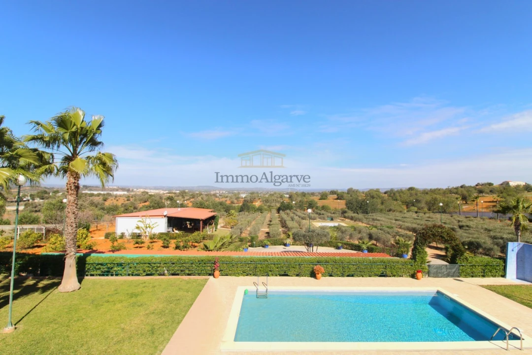 Moradia T5 para Venda em Guia Foto 18