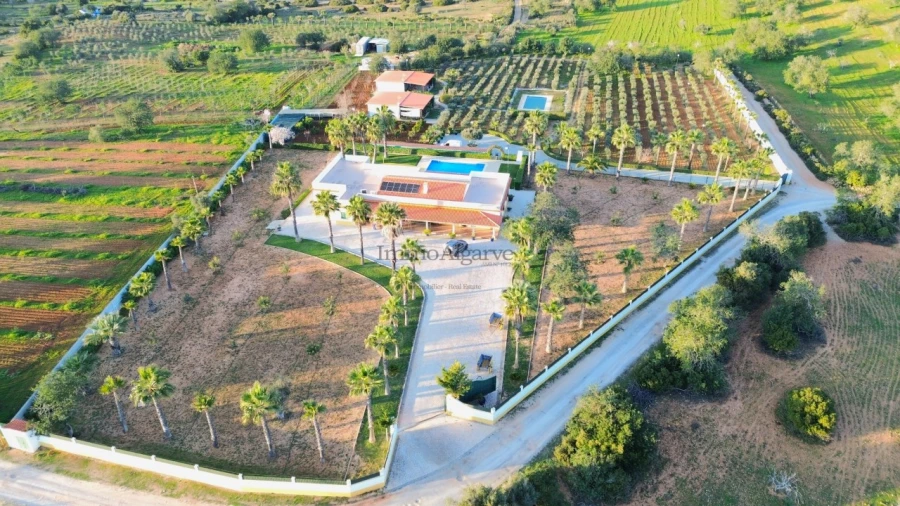 Moradia T5 para Venda em Guia Foto 1