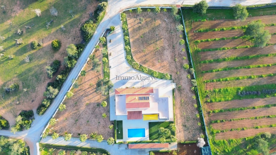 Moradia T5 para Venda em Guia Foto 2