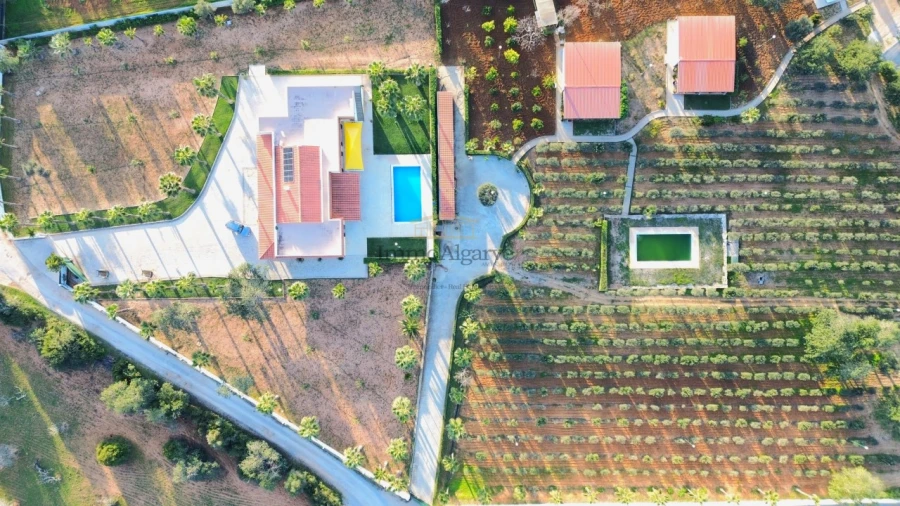 Moradia T5 para Venda em Guia Foto 4