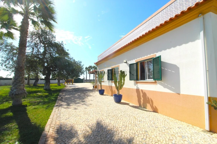 Moradia T5 para Venda em Guia Foto 16