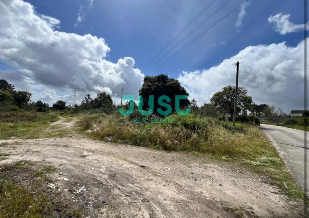 Terreno Comércio / Armazém para Venda em Seixal, Arrentela e Aldeia de Paio Pires Foto 1