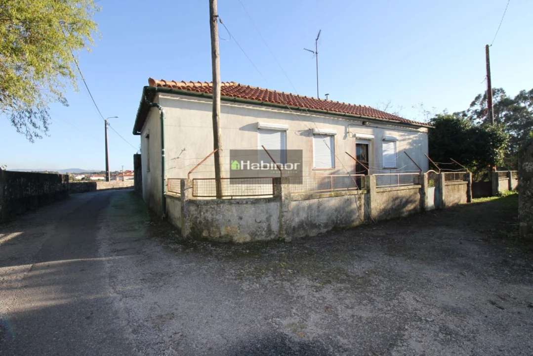 Moradia T3 para Venda em Chafe Foto 1