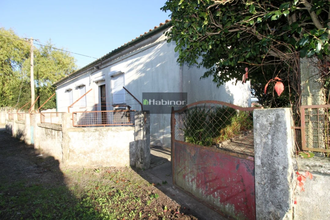 Moradia T3 para Venda em Chafe Foto 2